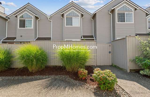 Spacious Townhome in Wilsonville - Two Primary Suites! - 28705 Southwest Roger Boulevard, Wilsonville, OR 97070