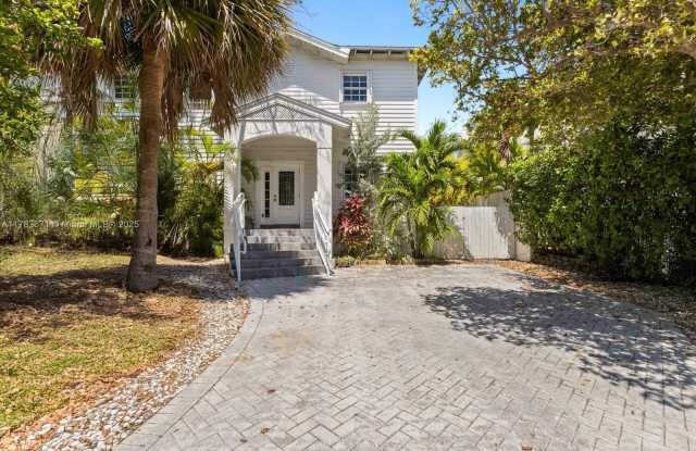 442 Fernwood Rd photos photos
