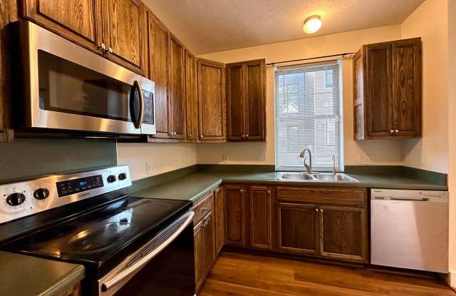 Four Bedroom Home in Eastown GR - 327 Freyling Place Southeast, Grand Rapids, MI 49506