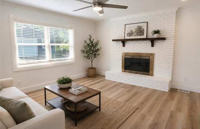 421 Kingfield Drive SW Gallery 2