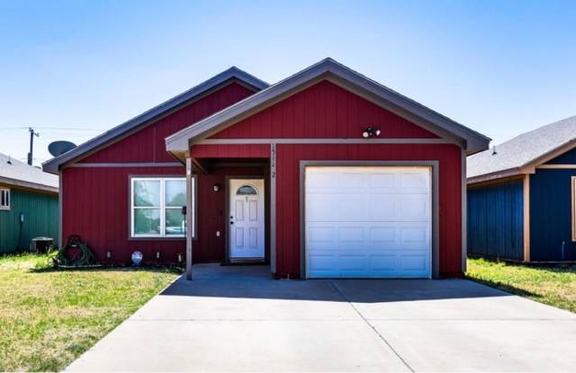 3 bedroom 2 bath 1 car garage near MLK. photos photos