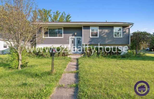 546 W South Boundary St photos photos