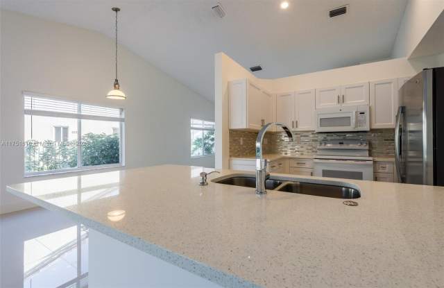 4295 Greenbriar Ln - 4295 Greenbriar Lane, Weston, FL 33331