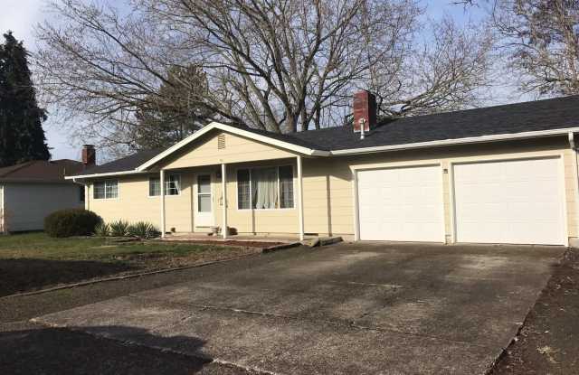 Pet Friendly 3 Bed 1 Bath Home! $250 Off First Months Rent! Gallery 2