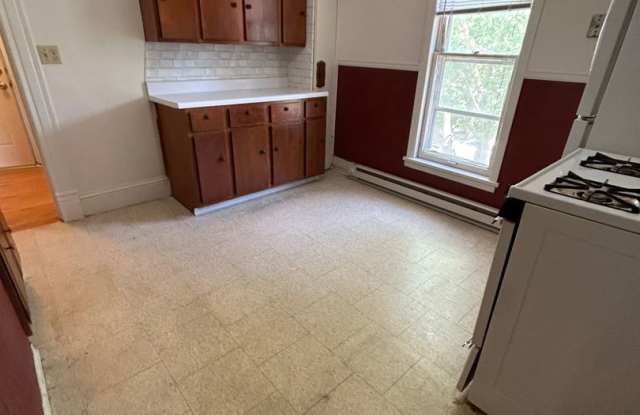Spacious 1-Bedroom Apartment Near Downtown La Crosse & Area Campuses Gallery 2