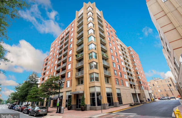 1020 N HIGHLAND Street - 1020 North Highland Street, Arlington, VA 22201