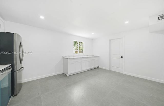 2415 Garfield Street 0, Hollywood, FL 33020 - 3407 Gallery 4