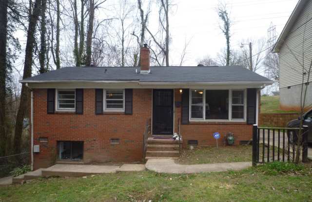 Adorable Three Bedroom Home in North Charlotte! Gallery 1