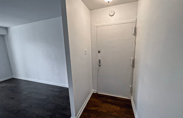 A Gorgeous 1 Bed 1 Bath Unit With Patio In Edsall Bluff - ALL Utilities Included! Gallery 3