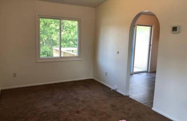 421 Ironton St North East Gallery 4