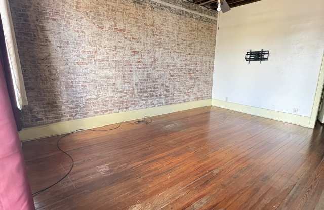 131 Gallatin Street - 2 Gallery 2