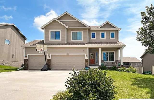 Bellevue 2-story with upgrades inside and out! photos photos