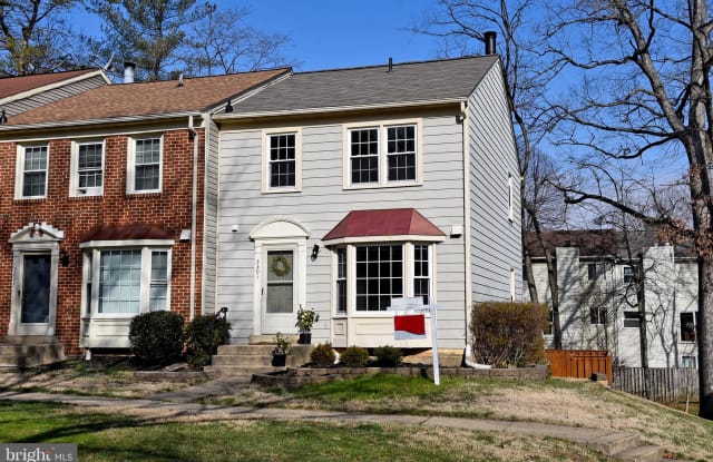 5501 RIDGETON HILL COURT - 5501 Ridgeton Hill Court, Kings Park West, VA 22032