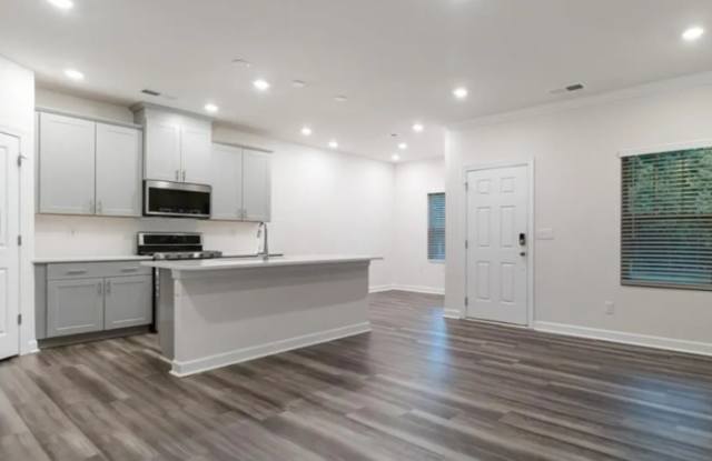 422 Nixon Road Gallery 3