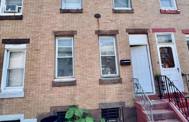 3-Bedroom Home with In-Unit Laundry and Pet-Friendly Policy photos photos