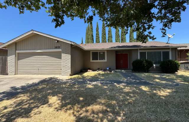 Thanksgiving Leasing Special, move in before Thanksgiving and receive a $500 credit towards your first month's rent.Four Bed, Two Bath Home In North Stockton photos photos