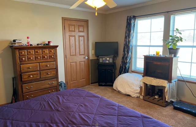Attractive, recently remodeled, 3 BR home in south Bloomington Gallery 3