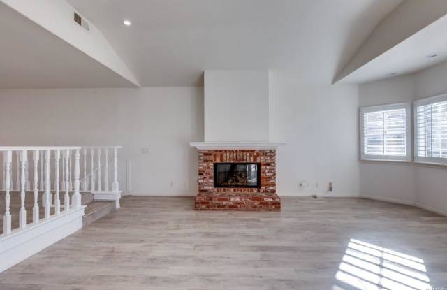 645 Longfellow Avenue - 645 Longfellow Avenue, Hermosa Beach, CA 90254