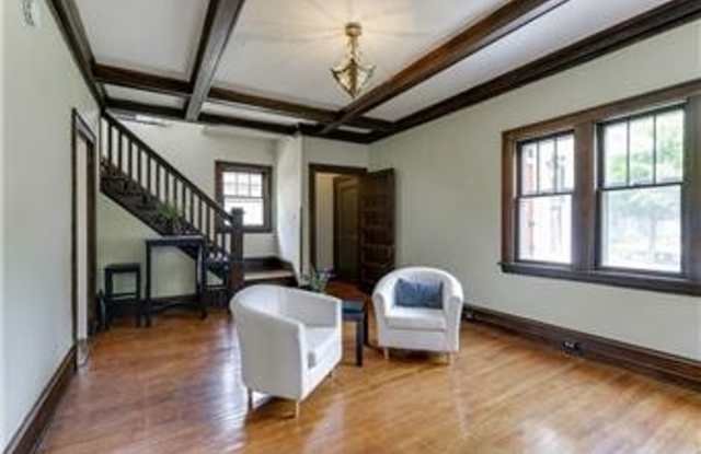 Close to Campus Remodeled 6 bedroom In Como Sept 1st 2027 Move In Gallery 4