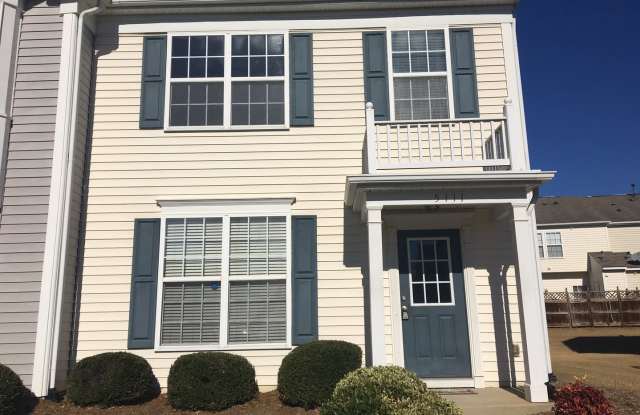 North Raleigh Location! End-Unit Townhouse! Gas Fireplace! Fenced-in Patio! photos photos