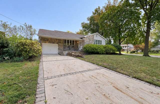 1738 COUNTRY CLUB Drive Gallery 2