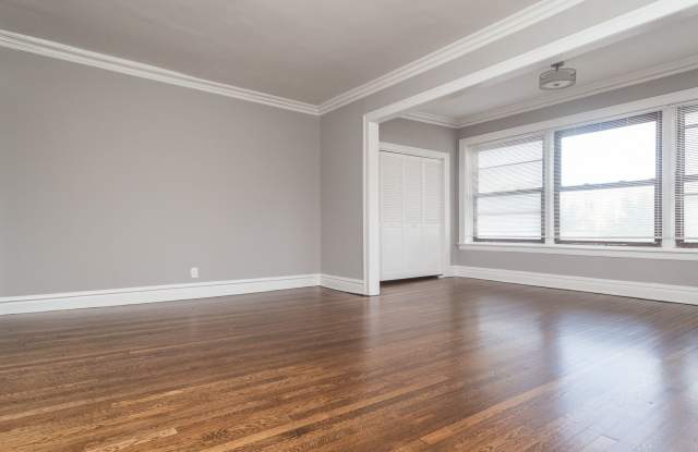 1057 W Foster Avenue Gallery 3