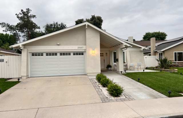 COMING SOON! Single Story 3 Bedroom Home for Rent in Valencia! photos photos