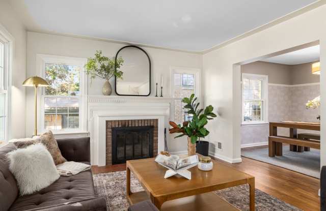 3 Bed / 1.5 Bath Single-Family Home – Fulton Heights (Grand Rapids) Gallery 1