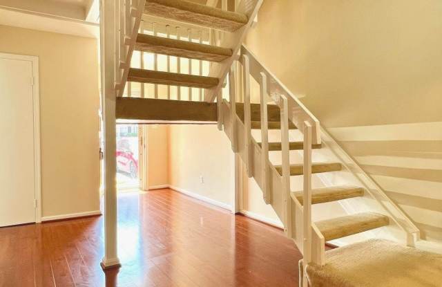 8124 LARKIN Lane Gallery 2