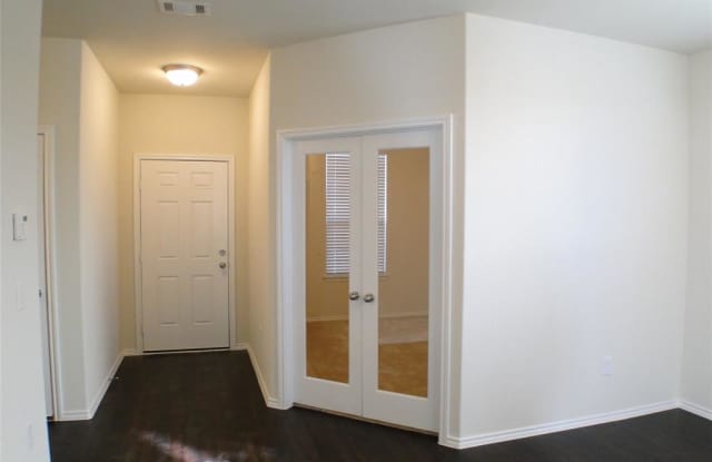 24011 Noble Darcy Gallery 3