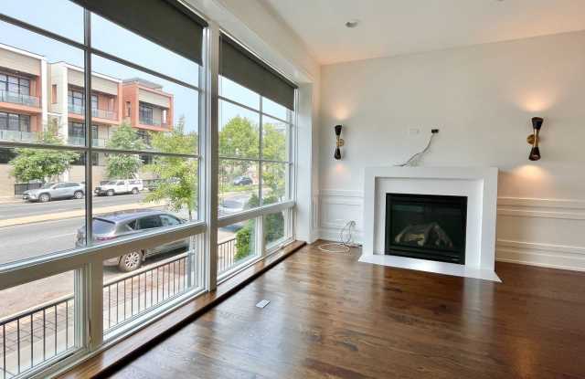 2453 W Irving Park Road Gallery 4