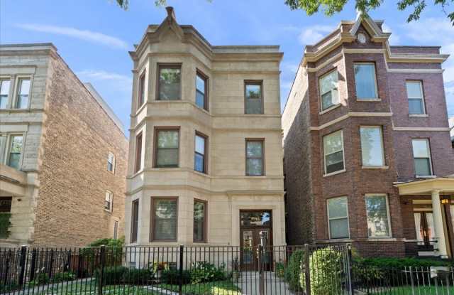 3746 N Lakewood Avenue photos photos