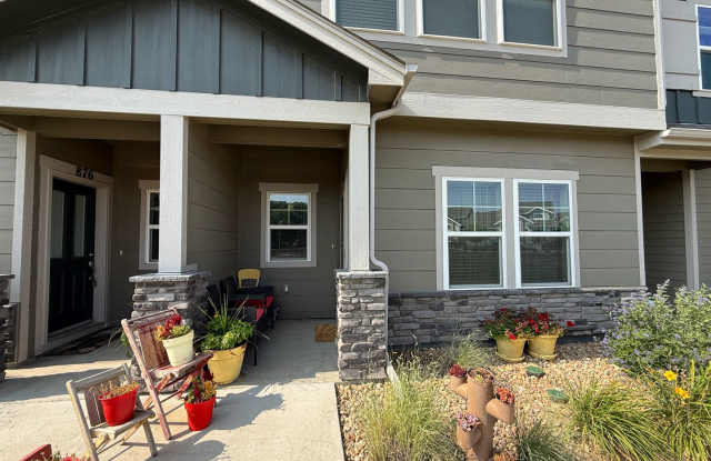 Adorable Furnished or Unfurnished 3 Bedroom Townhome photos photos
