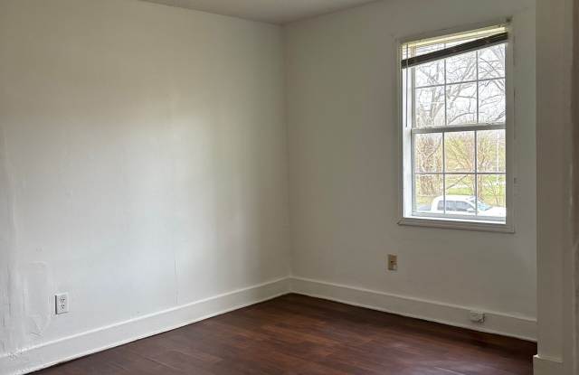 1105 North McLemore Avenue - A Gallery 4