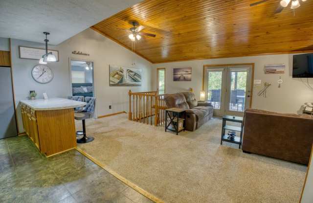 Monthly Waterfront Cabin with Slip Gallery 4