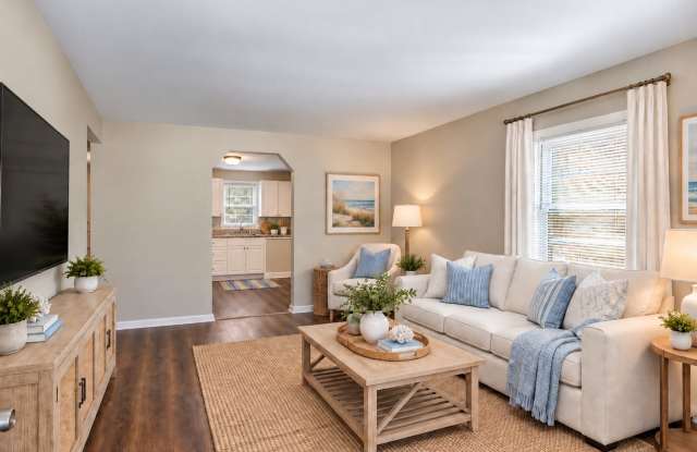 Very nice 2BR/1BA Home In Downtown Savannah Gallery 1
