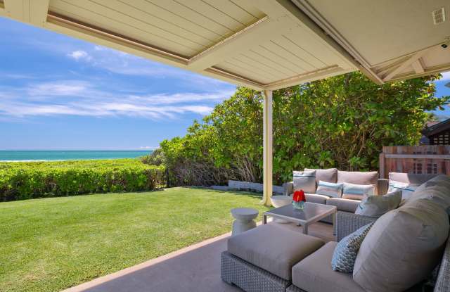 Spectacular Newly Updated Beachfront 3 Bedroom + Bonus Room, 3 Bathroom Home with Spa Gallery 4