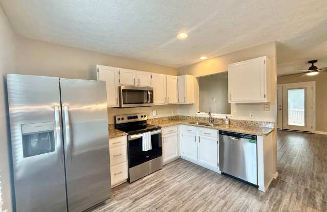 **OFFERING REFUNDABLE APPLICATION FEES** Spacious 3BD, 2BA Durham Home with a Bonus Loft and Office/Den Only 10 Minutes from Downtown Durham Gallery 4