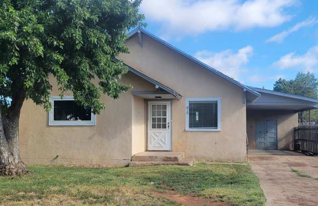 UPDATED HOME IN NORTH CLOVIS - 810 West Plaza Drive, Clovis, NM 88101