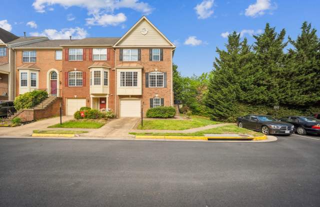 Spacious 4-Bedroom Townhome in Prime Alexandria Location photos photos