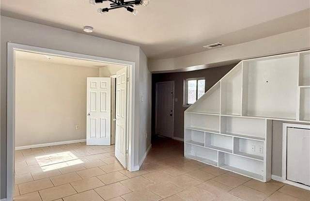 2821 PAKENHAM Drive Gallery 3