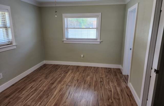 2347 Eastwood Drive Gallery 4