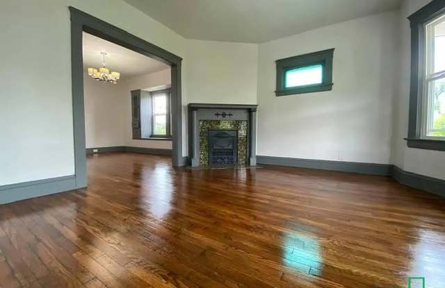 2054 W 91st St photos photos
