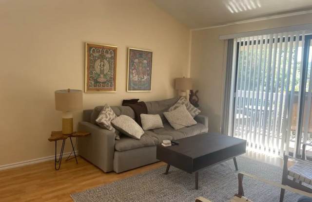 Luxurious Executive Rental with Stunning Views Gallery 1