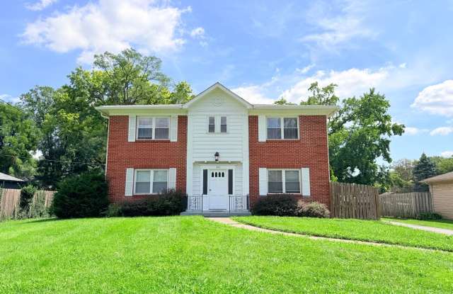 NOW SHOWING: 1 Bedroom/1 Bathroom Apartment located at 303 N Madison Ave. Unit 3 in Greenwood, IN. photos photos
