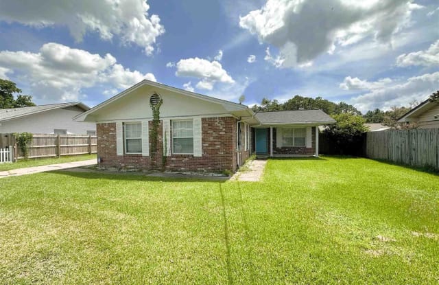 8135 Imperial Dr - 8135 Imperial Drive, Myrtle Grove, FL 32506