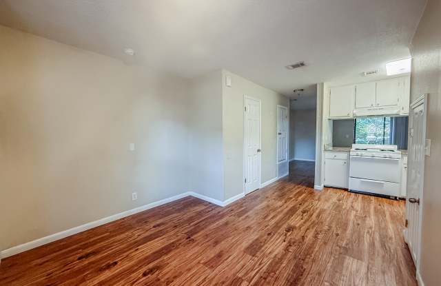 590 Hill Lane Unit #4 Gallery 2