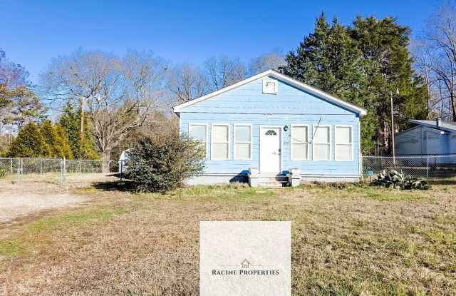 Two Bedroom Home Near Lake Blalock! photos photos