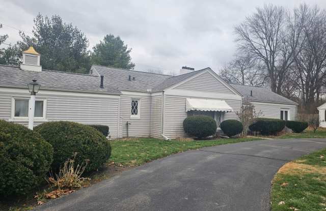 Sprawling Ranch in a Great Toledo Neighborhood - 1880 Atwood Road, Toledo, OH 43615