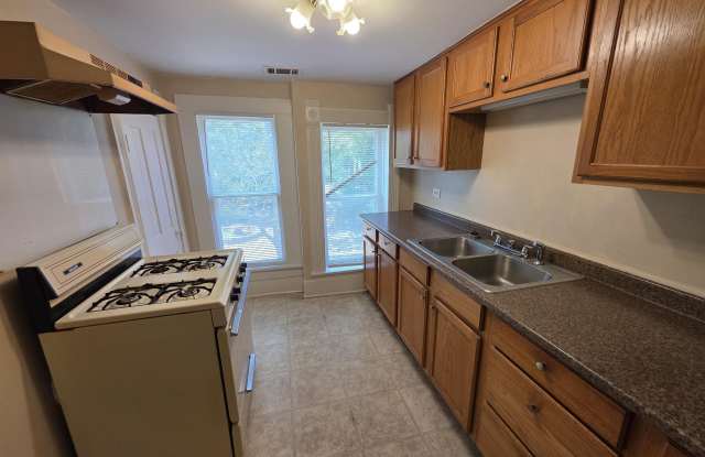 1008 Kavanaugh Boulevard Gallery 4